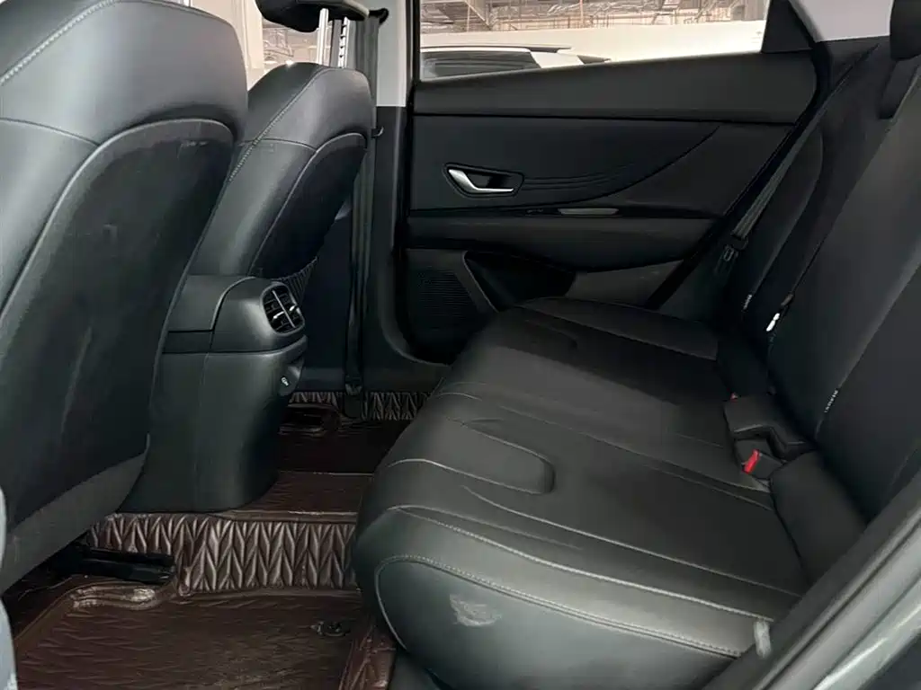 Hyundai Elantra 2023 1.5L CVT GLX Elite Edition фото 9