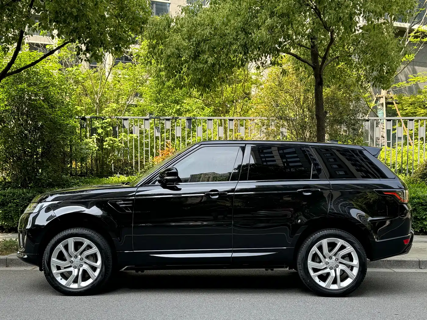 Land Rover Range Rover Sport 2020 3.0 L6 HSE DYNAMIC фото 3