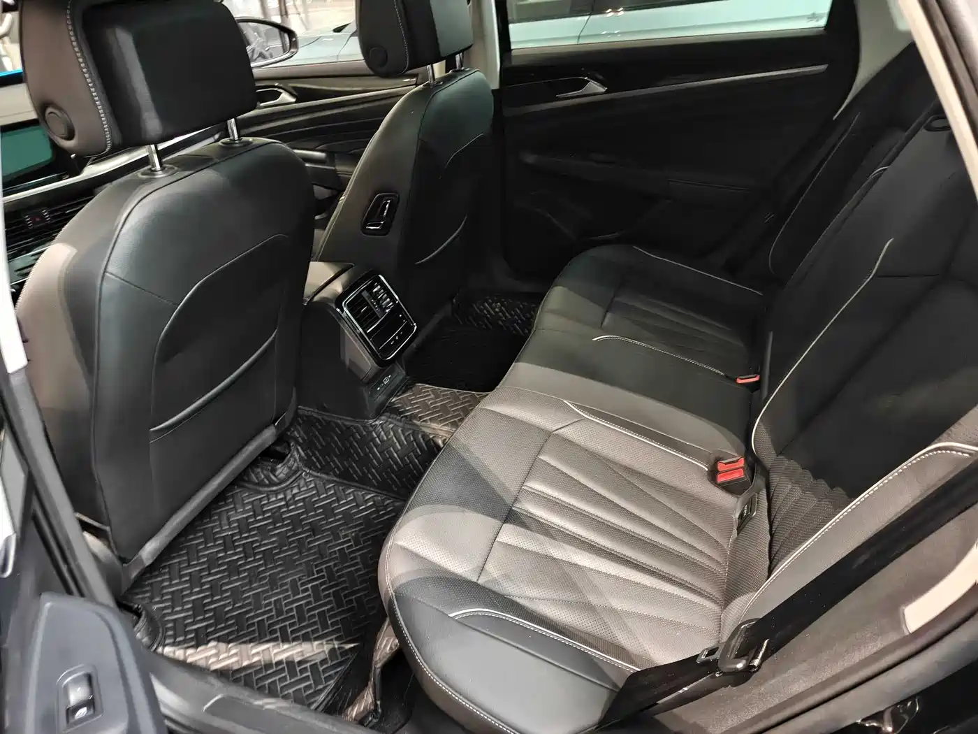 Volkswagen Passat 2024 330TSI Elite Edition фото 7