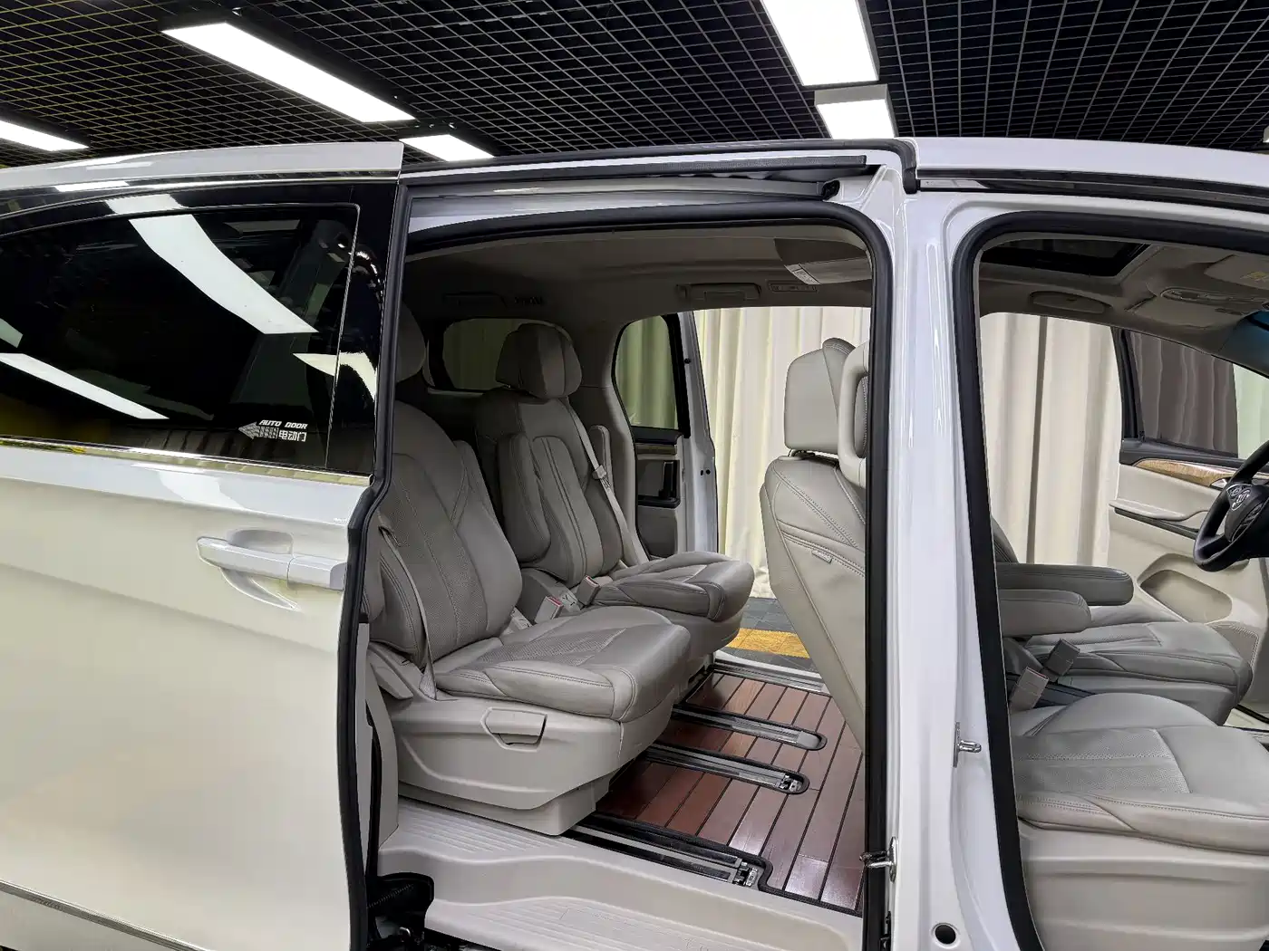 Buick GL8 2017 ES 28T Comfort Type China V фото 12