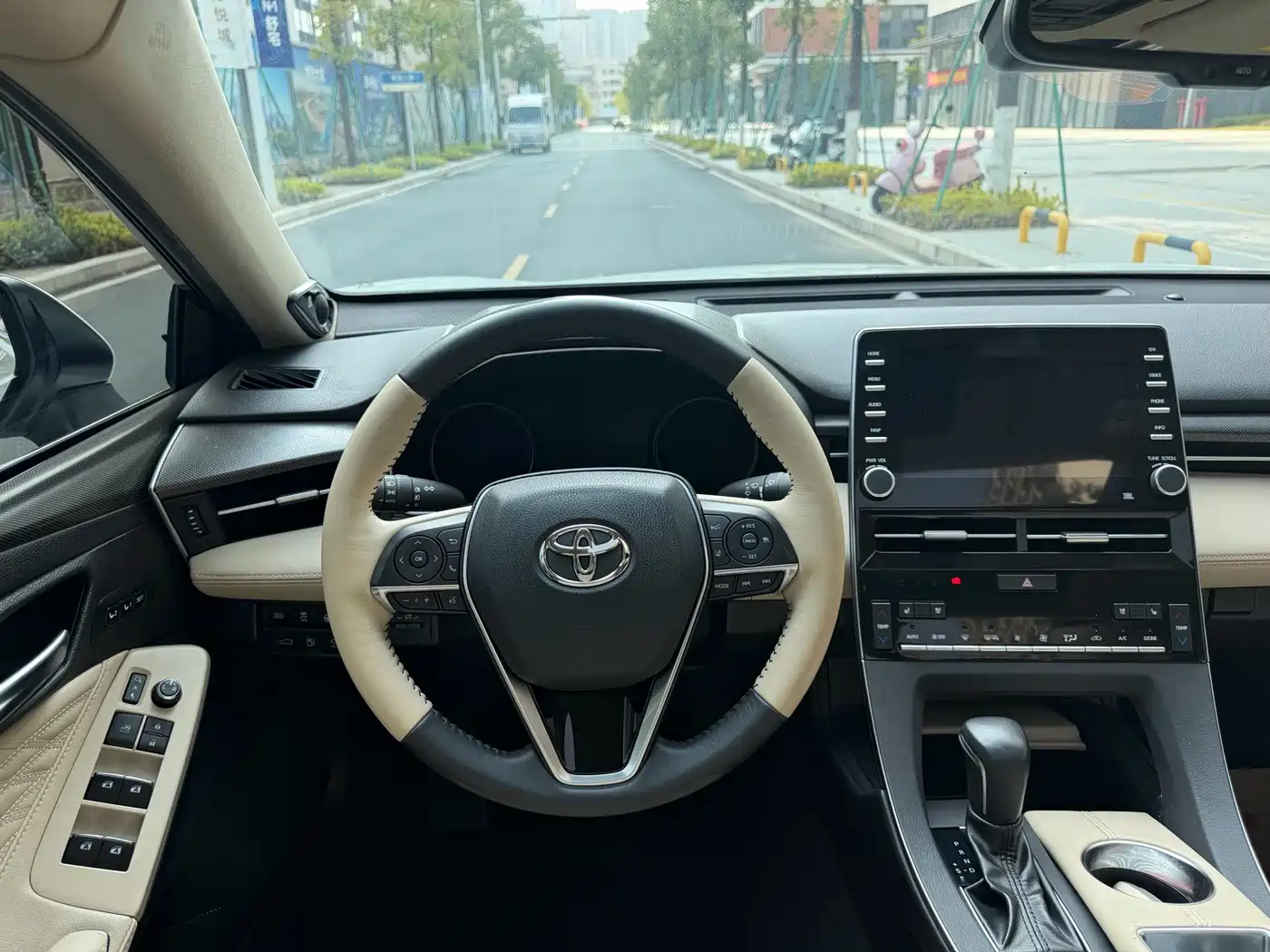 Toyota Avalon 2019 Hybrid 2.5L Limited Flagship Version China V фото 4