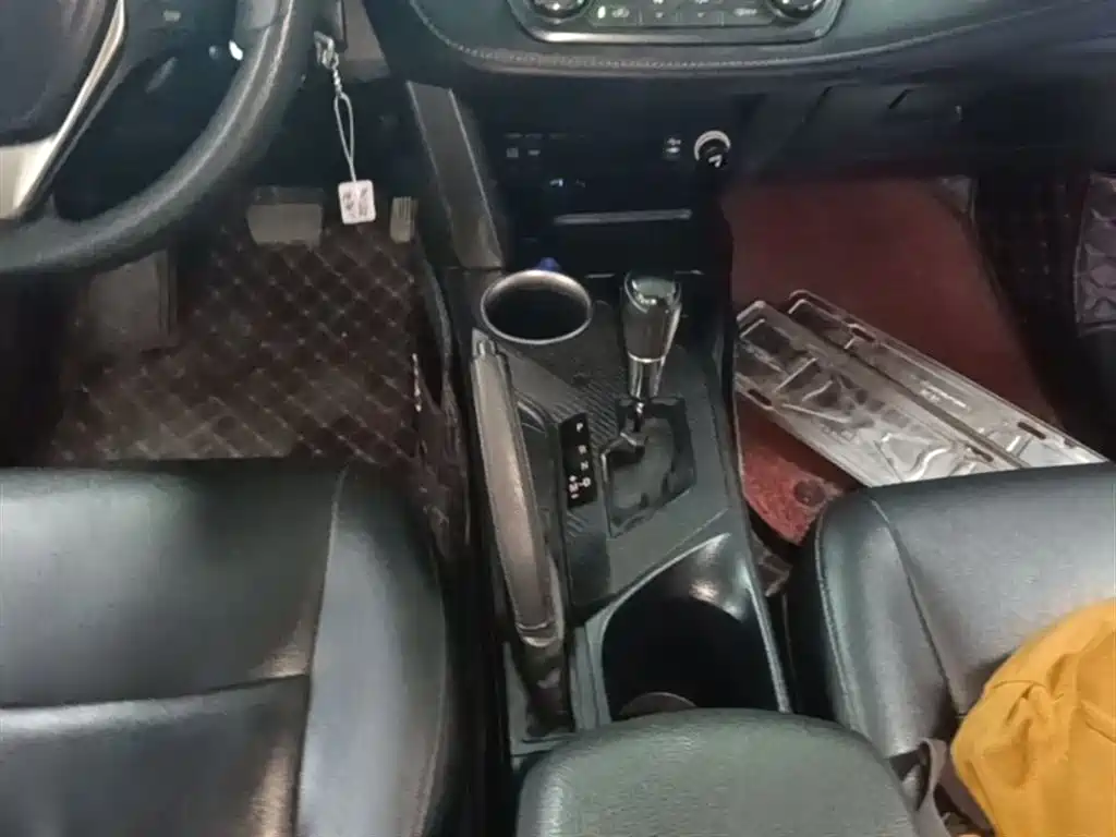 Toyota RAV4 Rongfang 2015 2.0L CVT 2WD Trend Edition фото 14
