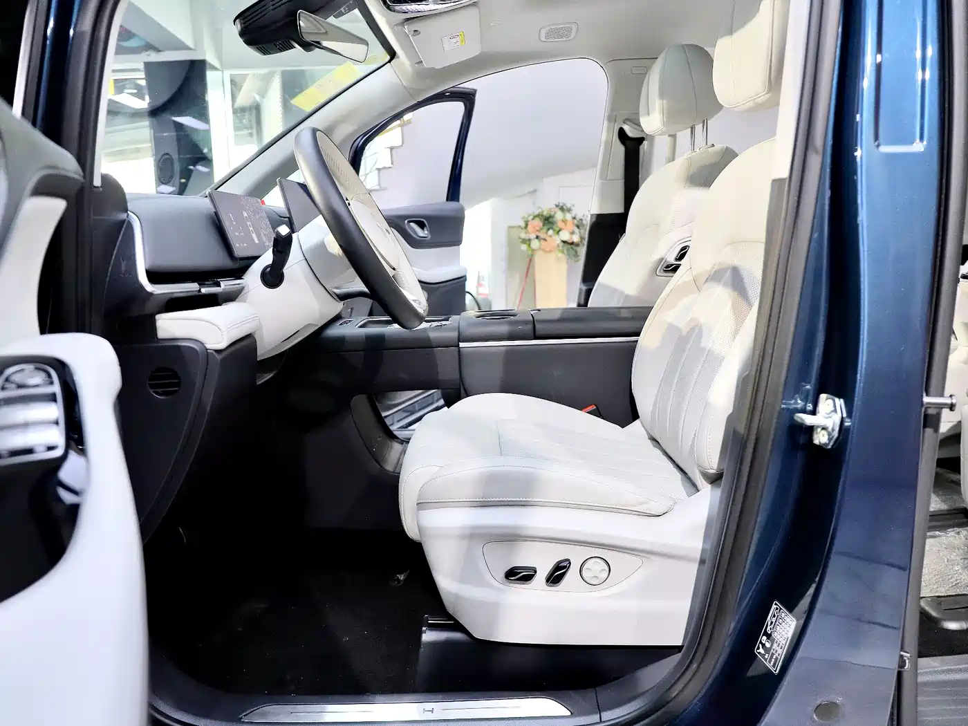 Voyah Auto Voyah Dreamer 2025 PHEV AWD Flagship Kunpeng Edition фото 11