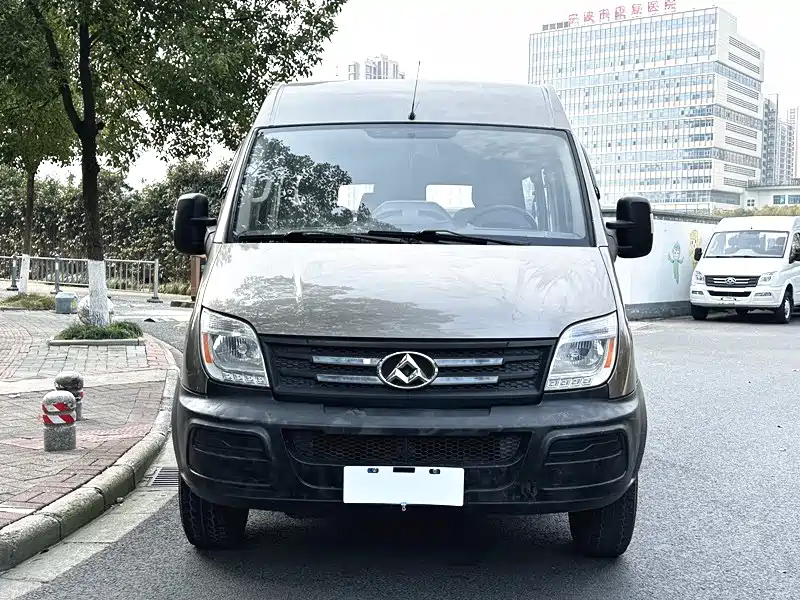 SAIC Maxus Xintu V80 2017 2.5T 5-speed manual Aoyun Tong China V short wheelbase medium roof 5/6/10 seats фото 2