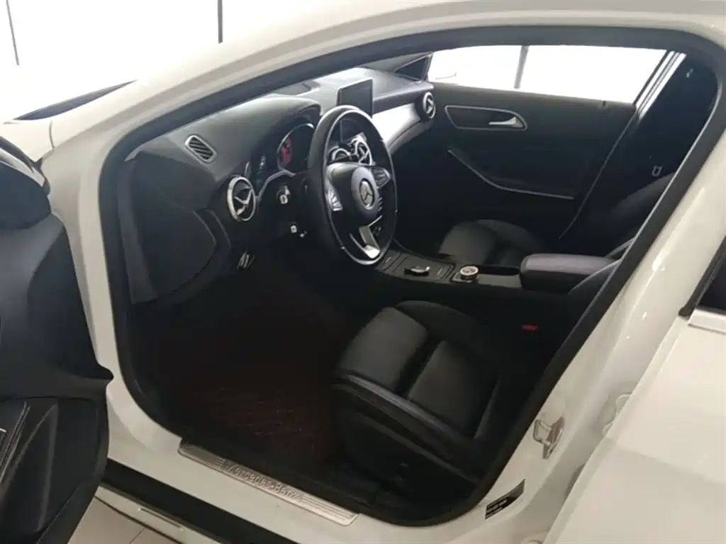 Mercedes-Benz GLA 2016 GLA 200 Fashion фото 23