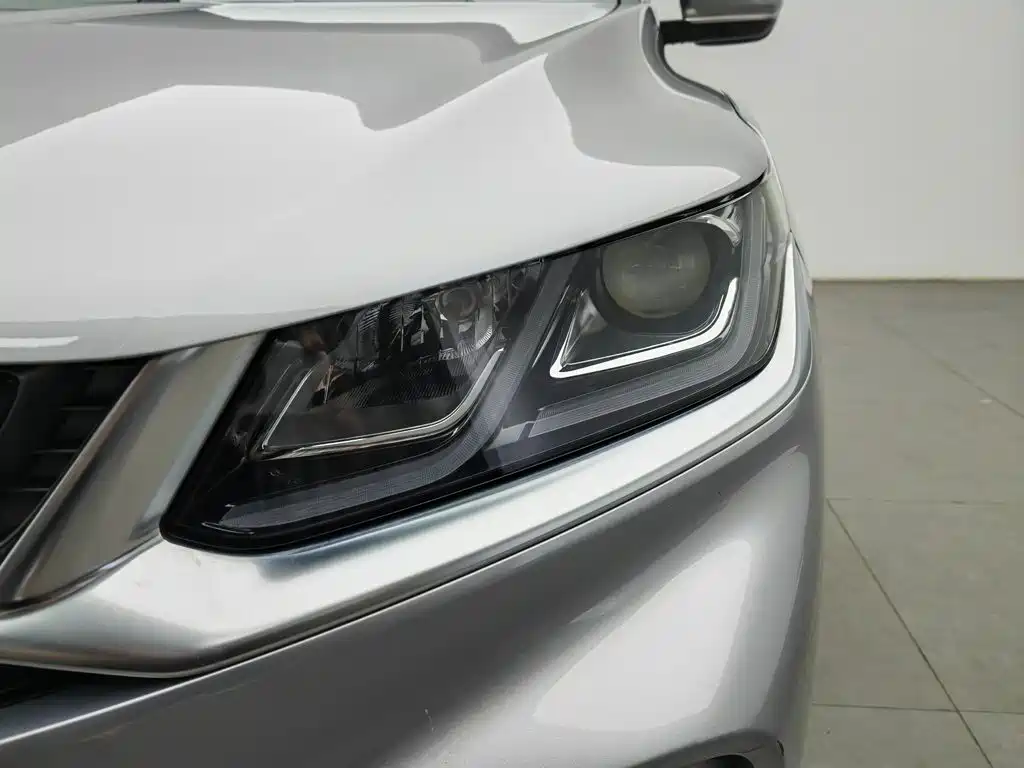Фото 7 - Geely Binyue