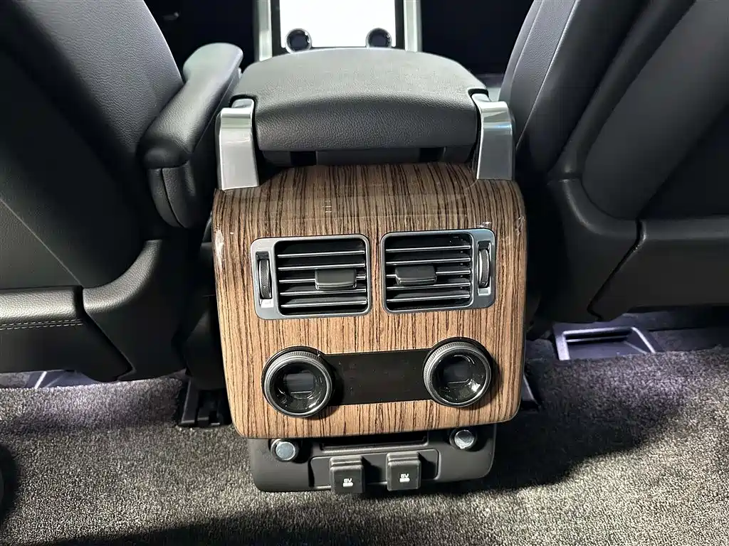 Land Rover Range Rover 2019 3.0 SC V6 Golden Age Edition фото 12