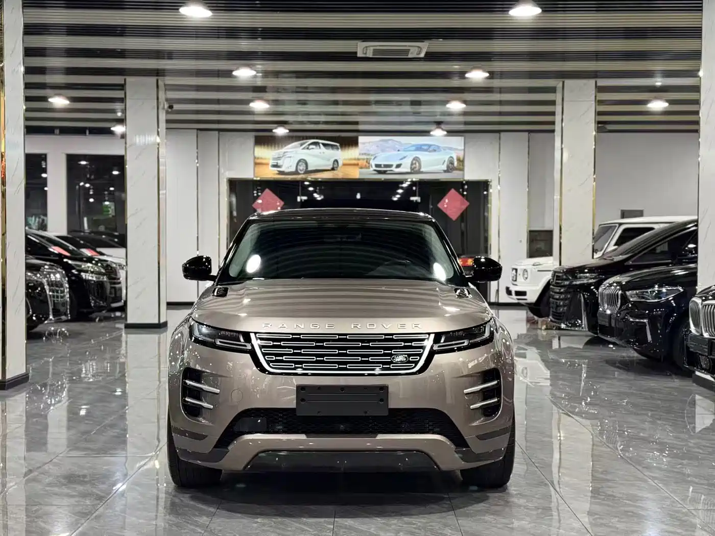 Land Rover Range Rover Evoque 2024 Range Rover Evoque L 249PS Condensed Light Limited Edition фото 2