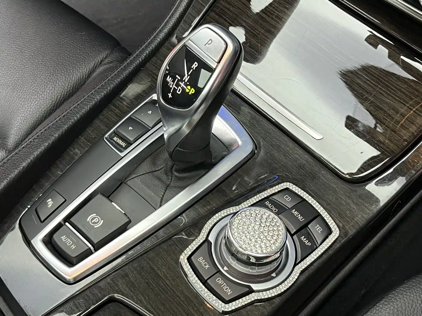 BMW 5 Series 2011 535Li Leading фото 14