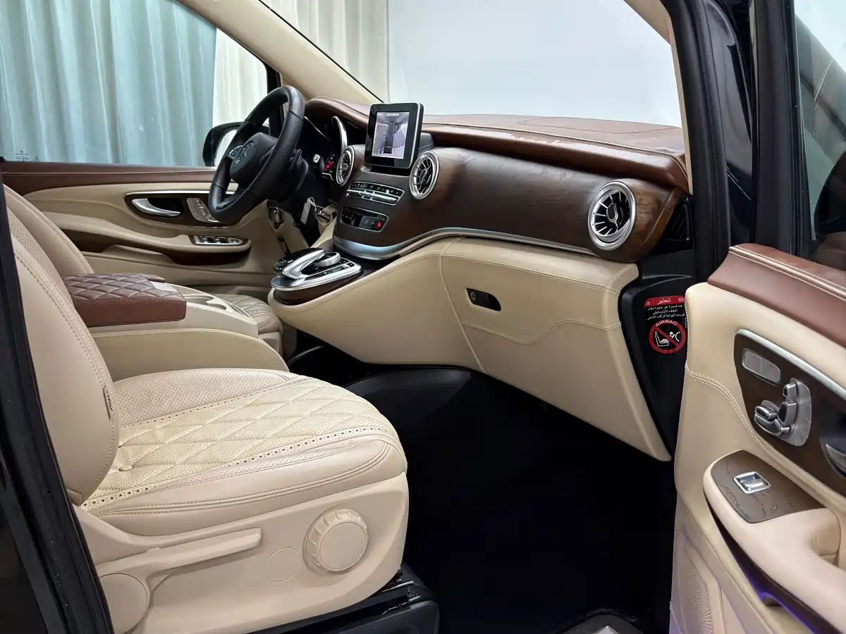 Mercedes-Benz V-Class 2018 V 260 L Premium Long Wheelbase Edition China VI фото 17