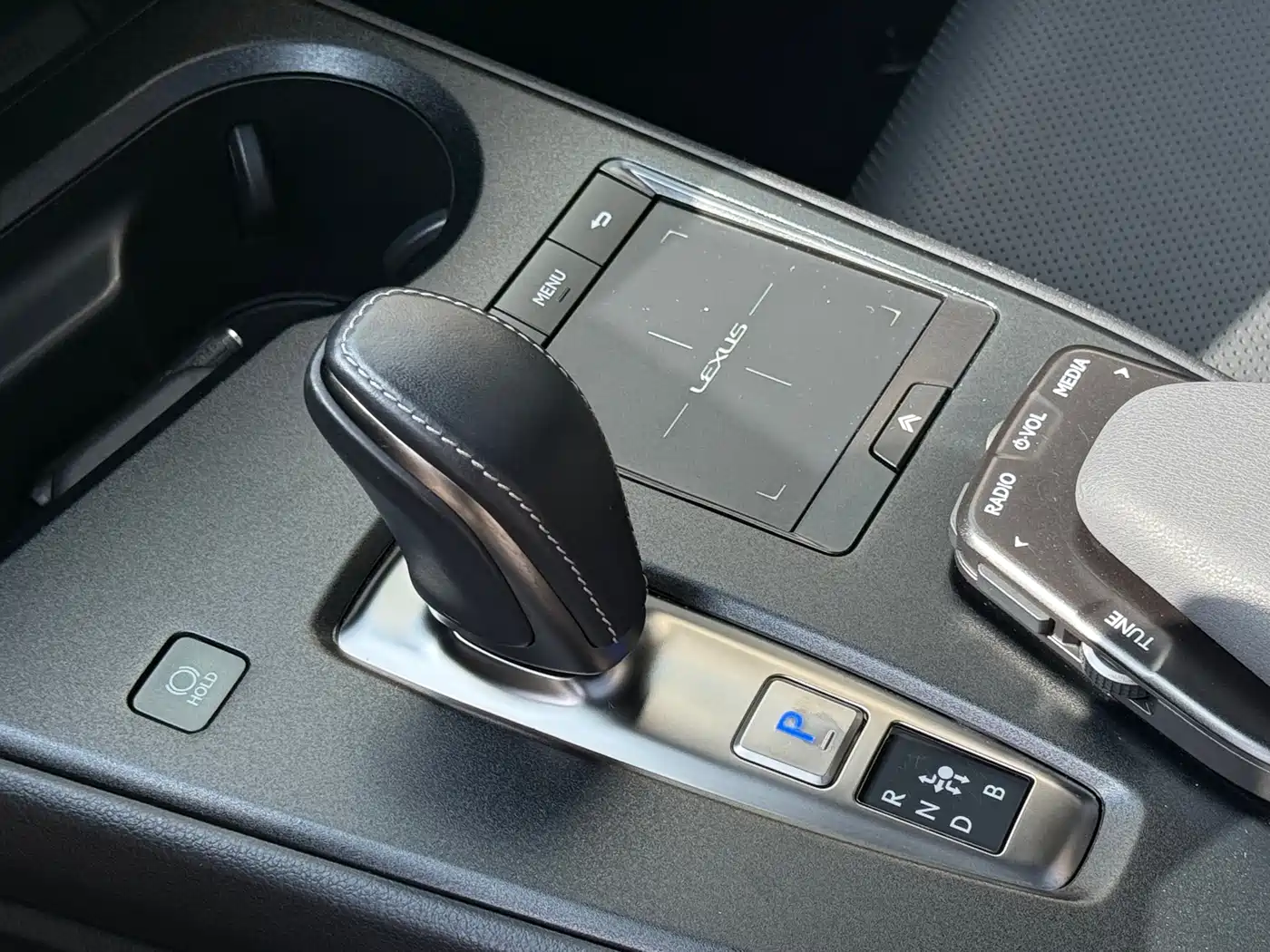 Lexus UX Electric 2020 300e Pure Enjoyment Edition фото 8
