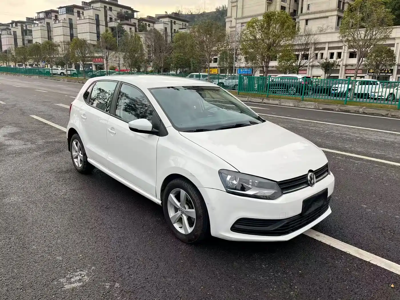 Volkswagen Polo 2014 1.4L Manual Trend Edition фото 3