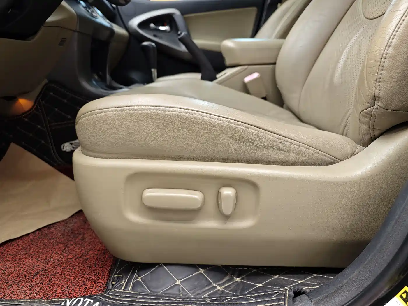 Toyota RAV4 Rongfang 2011 2.4L Automatic 4WD Luxury Edition фото 11