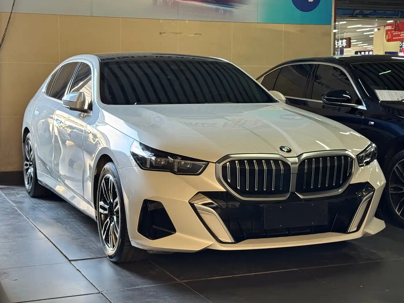 BMW 5 Series 2024 525Li M Sport Package фото 3