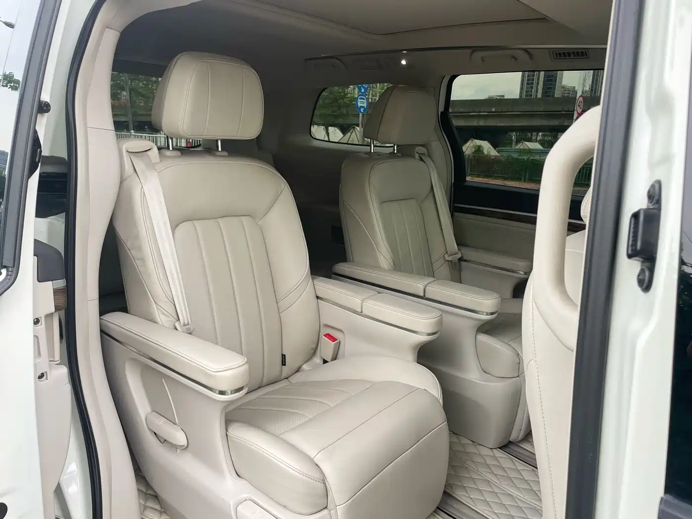 GAC Trumpchi Trumpchi M8 2018 320T Premium Edition фото 25