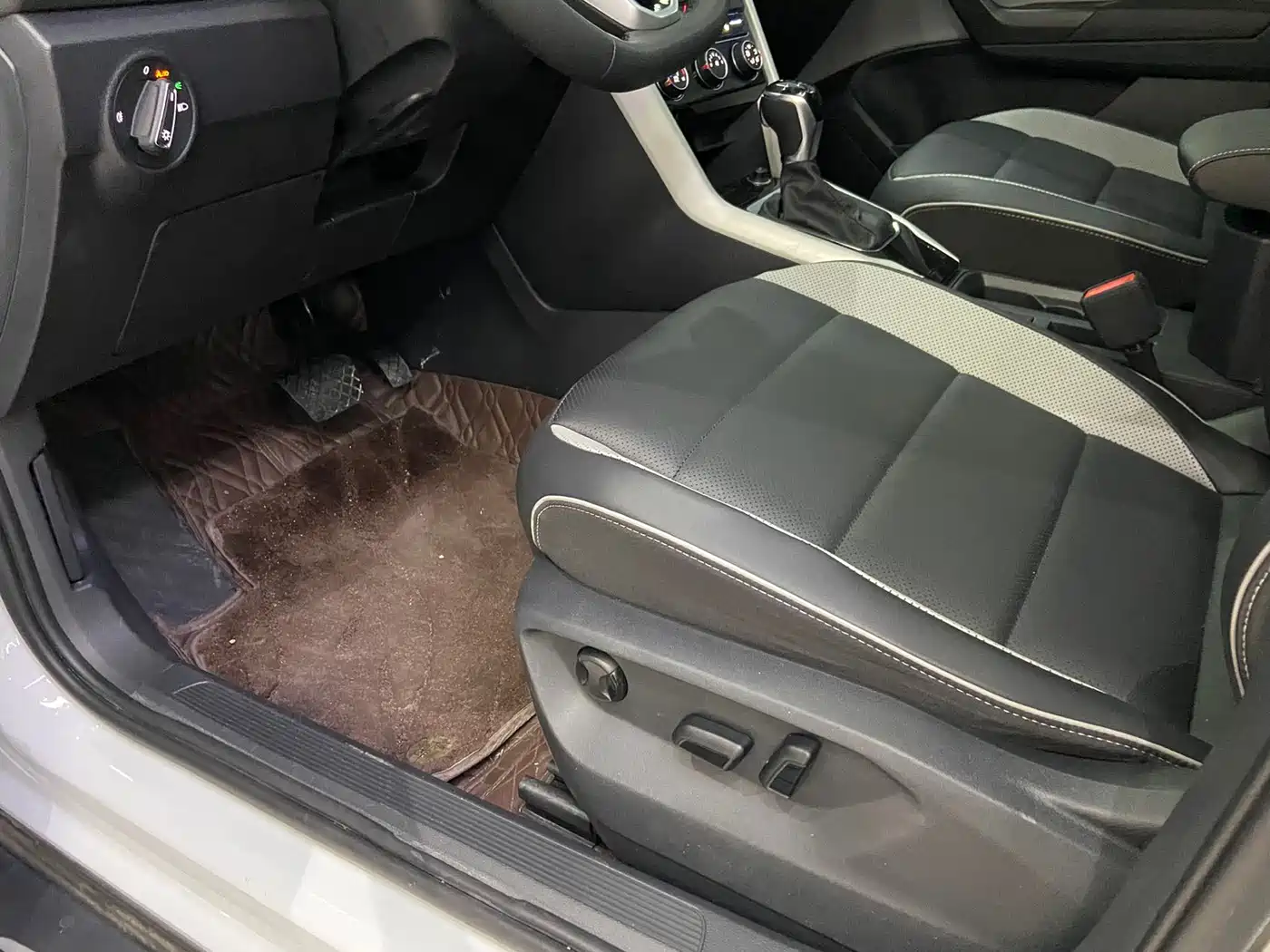 Volkswagen T-ROC 2023 280TSI DSG 2WD Time Edition фото 17