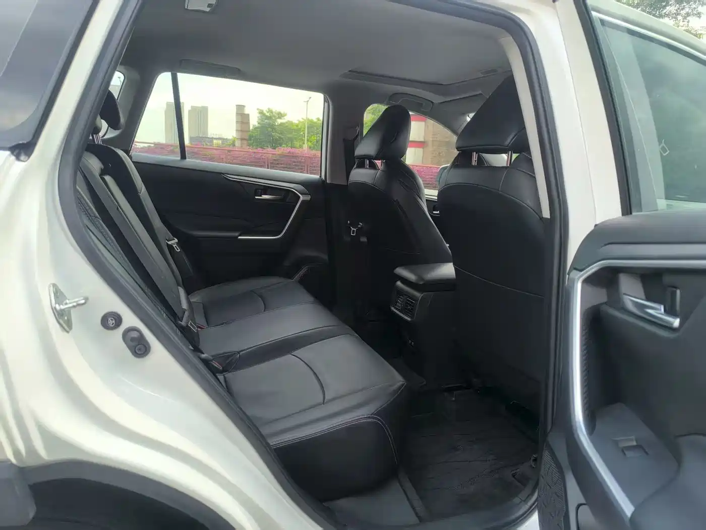 Toyota Wildlander 2021 2.0L CVT 4WD Luxury Edition фото 11