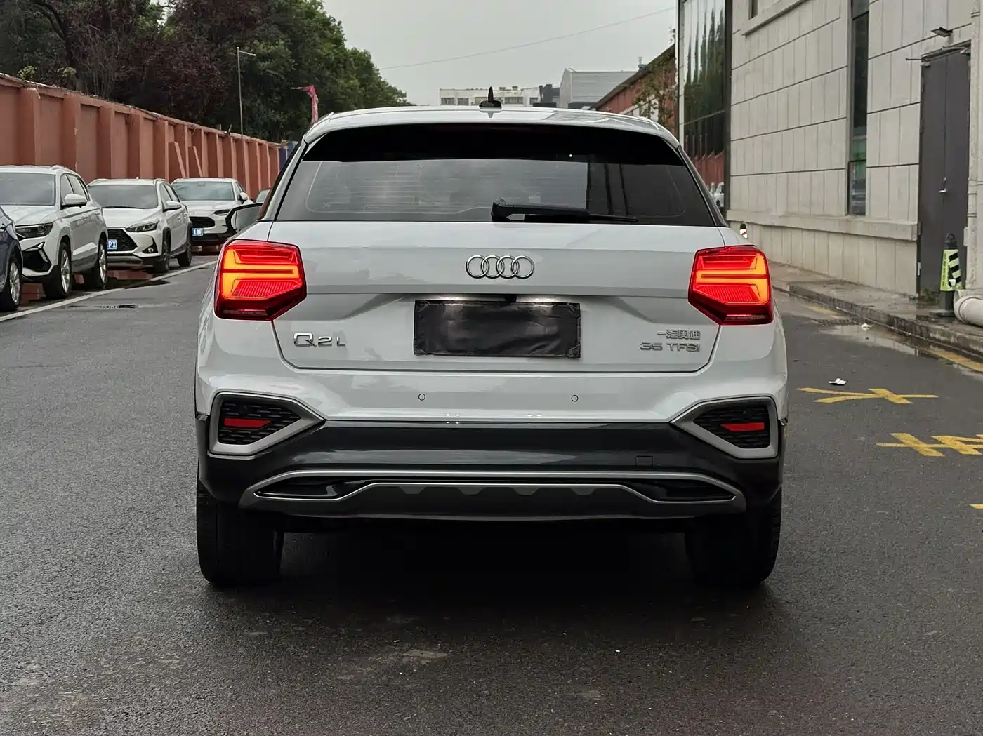 Photo 3 - Audi Q2L