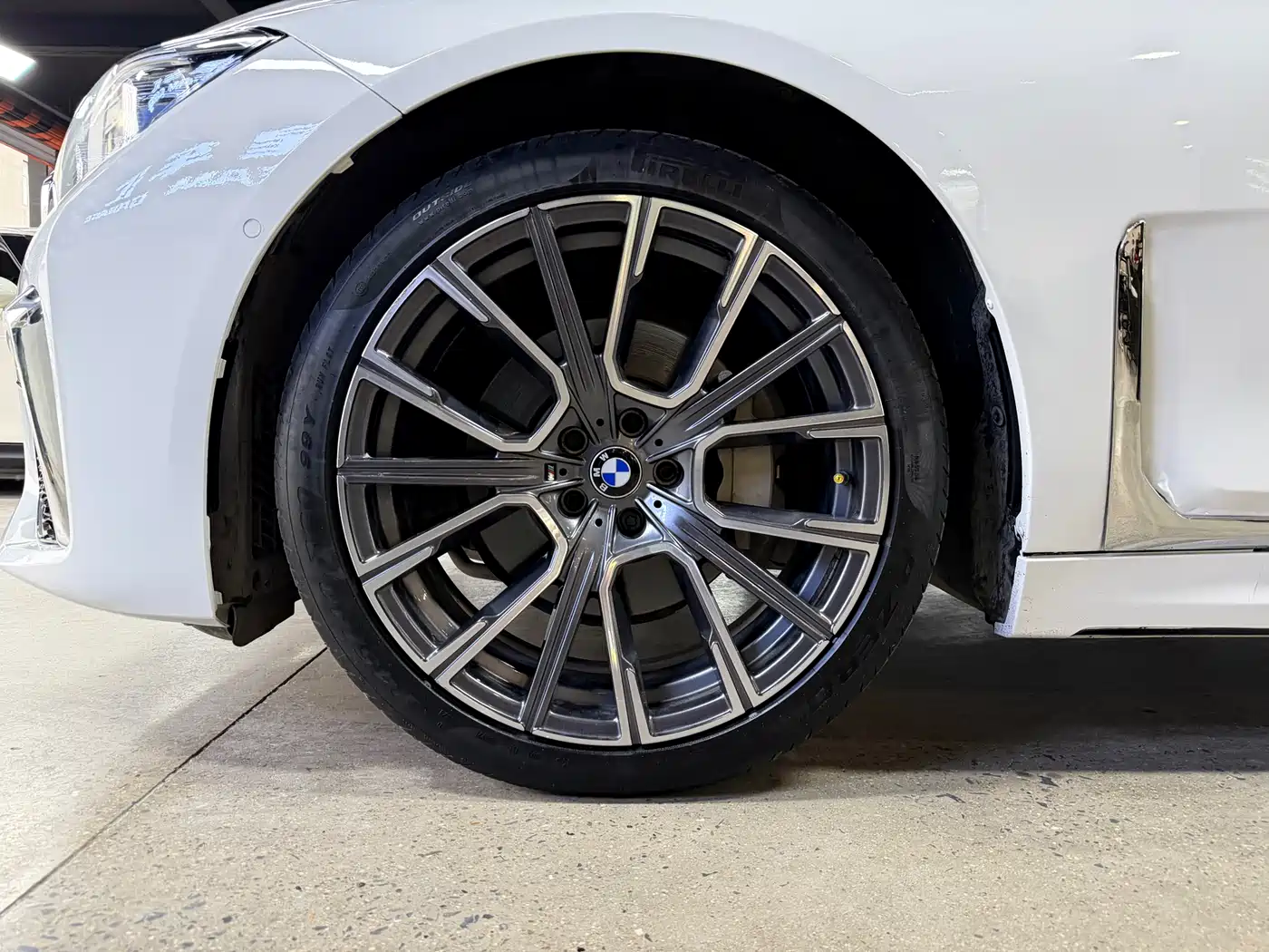 BMW 7 Series 2016 730Li Leading фото 25