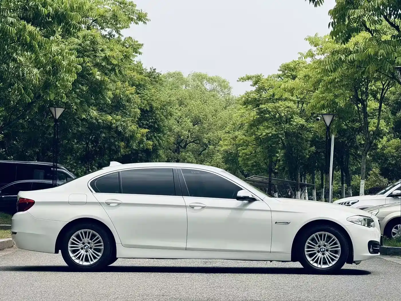 BMW 5 Series 2013 525Li Leadership фото 4
