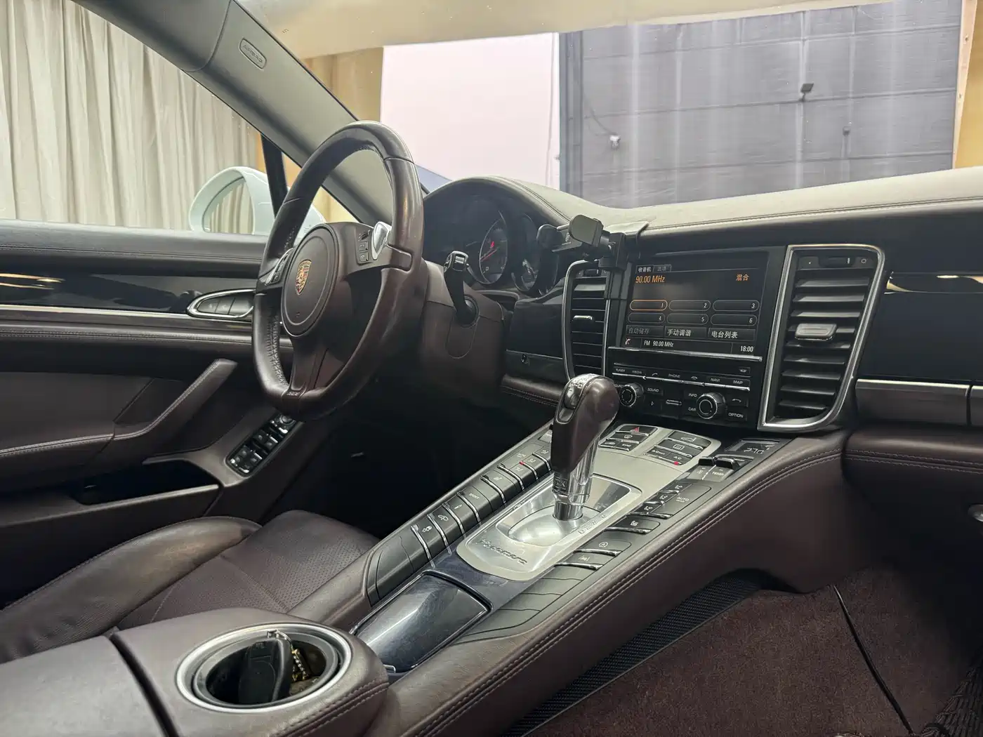 Porsche Panamera 2014 Panamera 4 3.0T фото 23