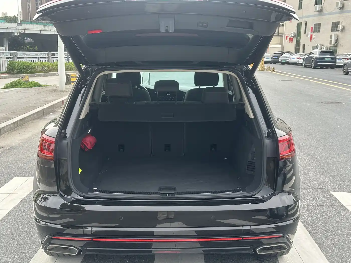 VOLKSWAGEN TOUAREG