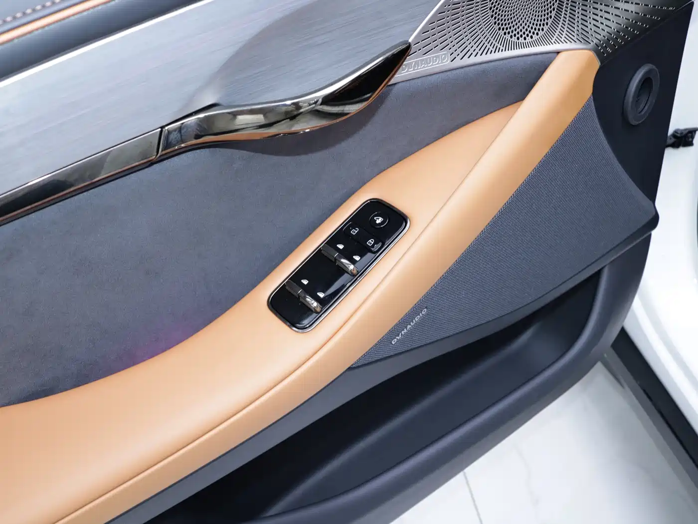 Voyah Auto VOYAH Zhuiguang 2024 PHEV AWD Ultra Long Range Flagship фото 7
