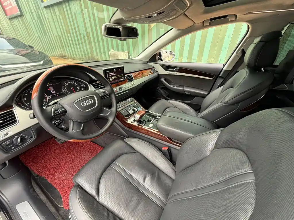 Photo 3 - Audi A8