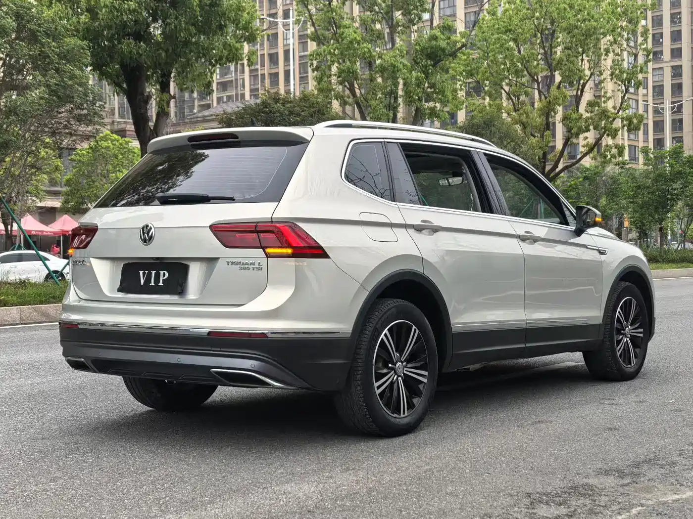 Volkswagen Tiguan L 2017 380TSI Automatic 4WD Luxury Edition фото 9