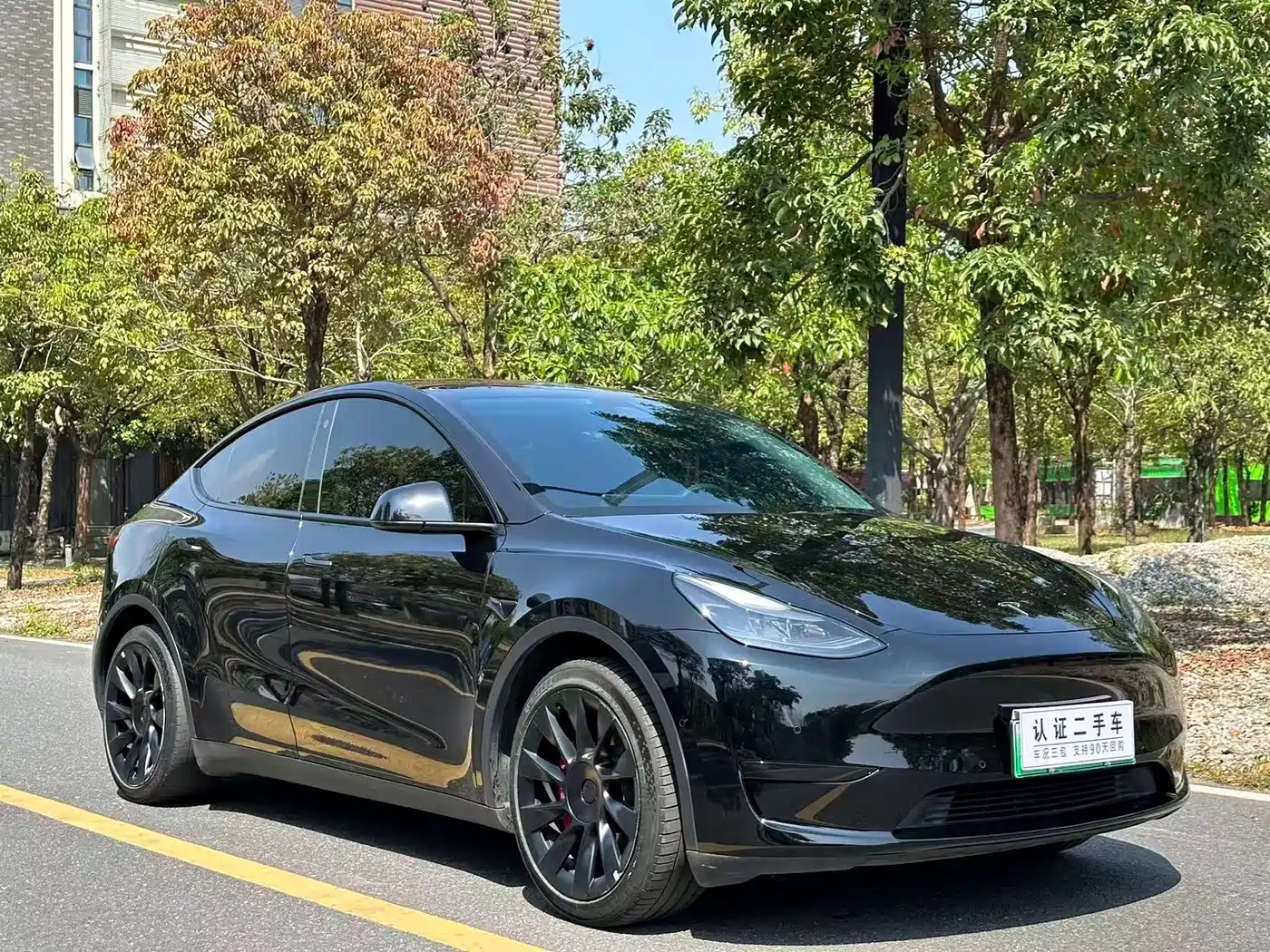 TESLA MODEL Y