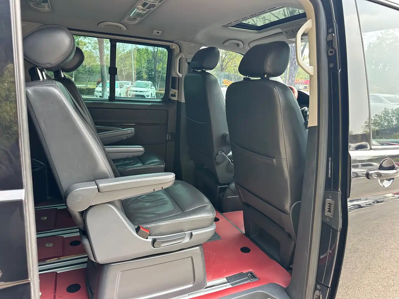 Volkswagen Multivan 2012 2.0TSI 2WD Luxury Edition фото 13