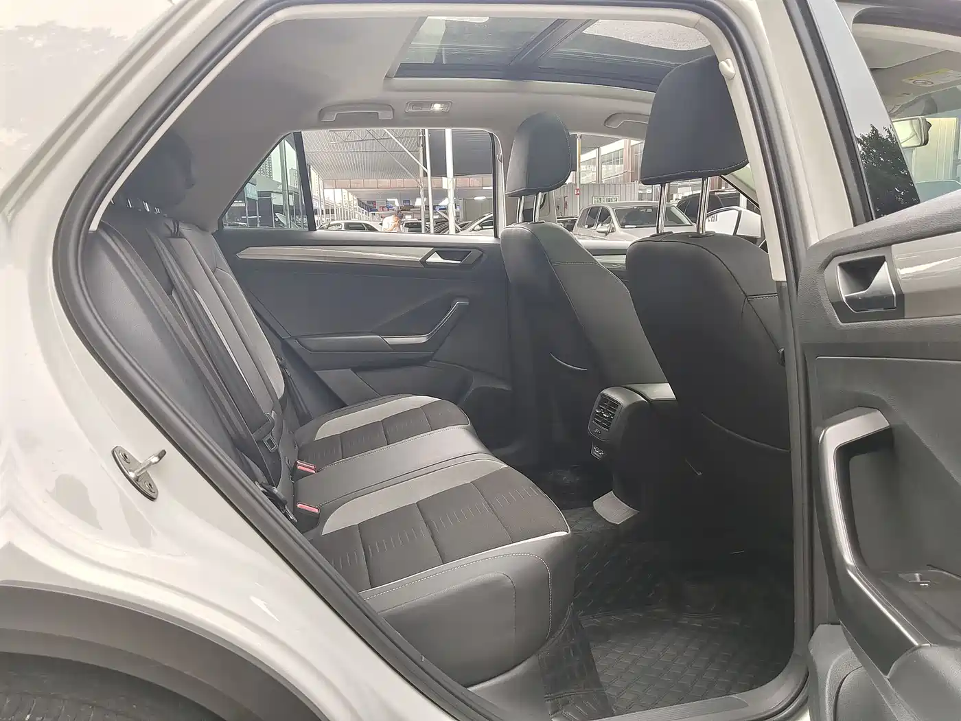 Volkswagen T-ROC 2022 280TSI DSG 2WD Elite PLUS фото 16