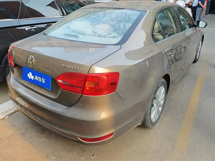 Volkswagen Sagitar 2014 Facelift 1.6L Automatic Comfort фото 3