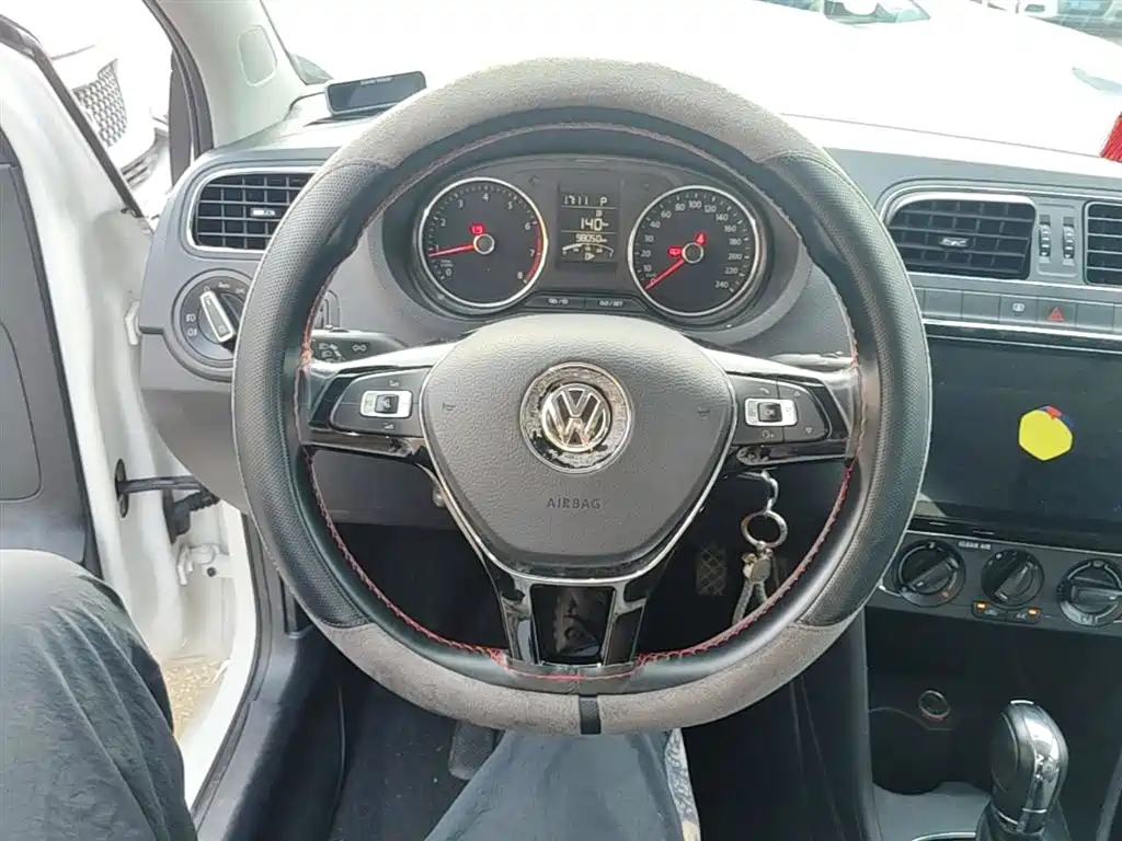Volkswagen Polo 2016 1.6L Automatic Comfort фото 11