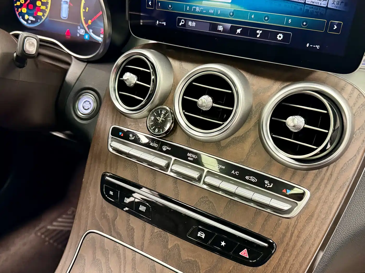 Mercedes-Benz GLC 2020 Facelift GLC 300 L 4MATIC Dynamic фото 11