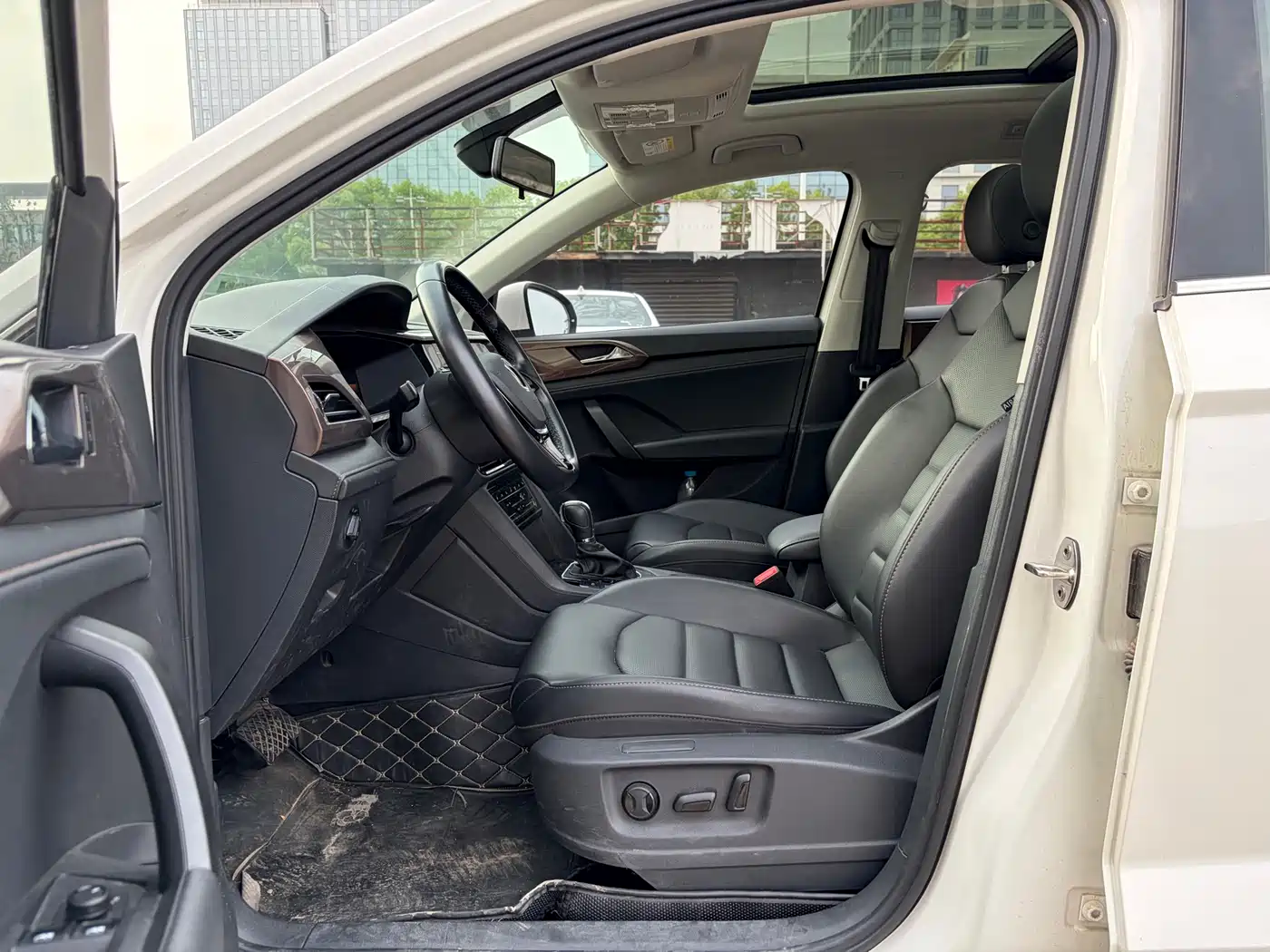 Volkswagen Tharu 2022 280TSI FWD Luxury Edition фото 8