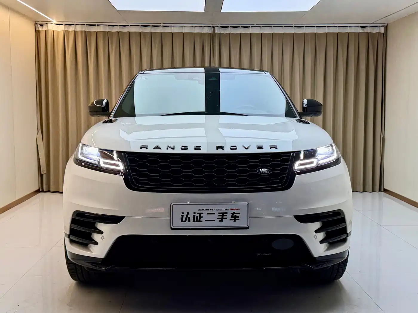 Land Rover Range Rover Velar 2022 2023 250PS Gloss Black Collector's Edition