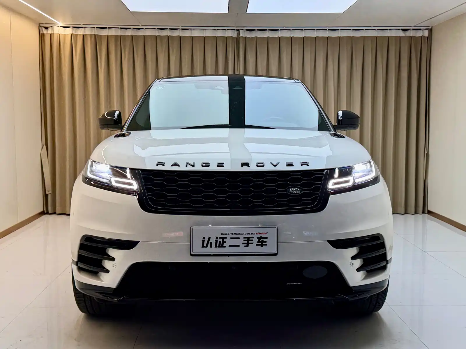 Фото 2 - Land Rover Range Rover Velar