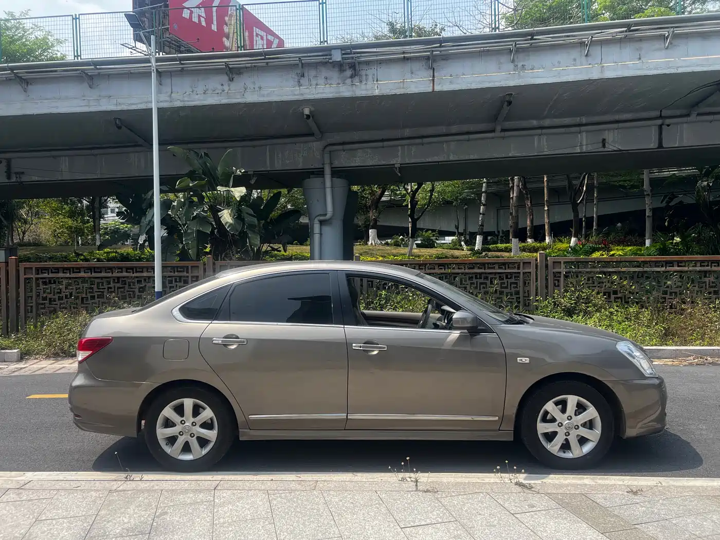 Nissan Sylphy 2010 2009 Model 1.6XL Automatic Luxury Sunroof Edition