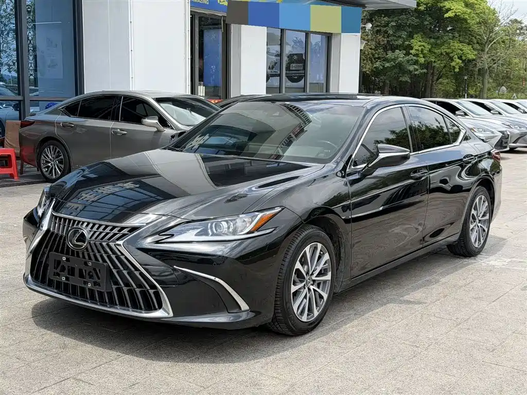 Lexus ES 2022 300h Excellence Edition