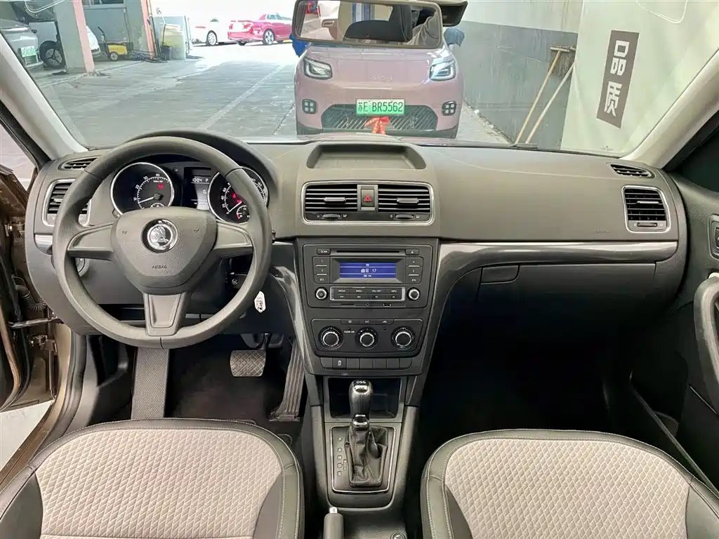 Škoda Yeti 2016 1.4TSI DSG Forward Edition фото 8