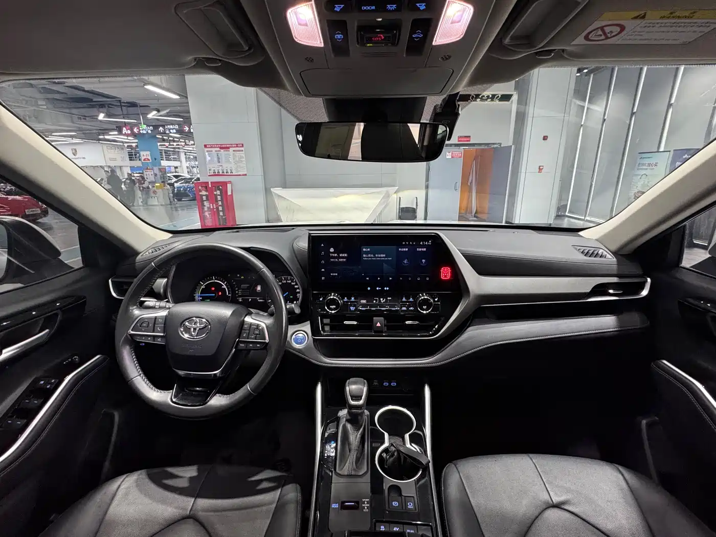 Toyota Highlander 2023 2.5L Smart Hybrid Dual Engine AWD Premium 7-Seater фото 12