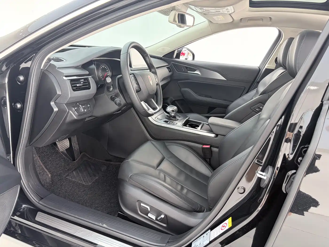 Hongqi H5 2022 Classic 1.8T Auto Smart Connect Flagship Enjoyment Edition фото 4