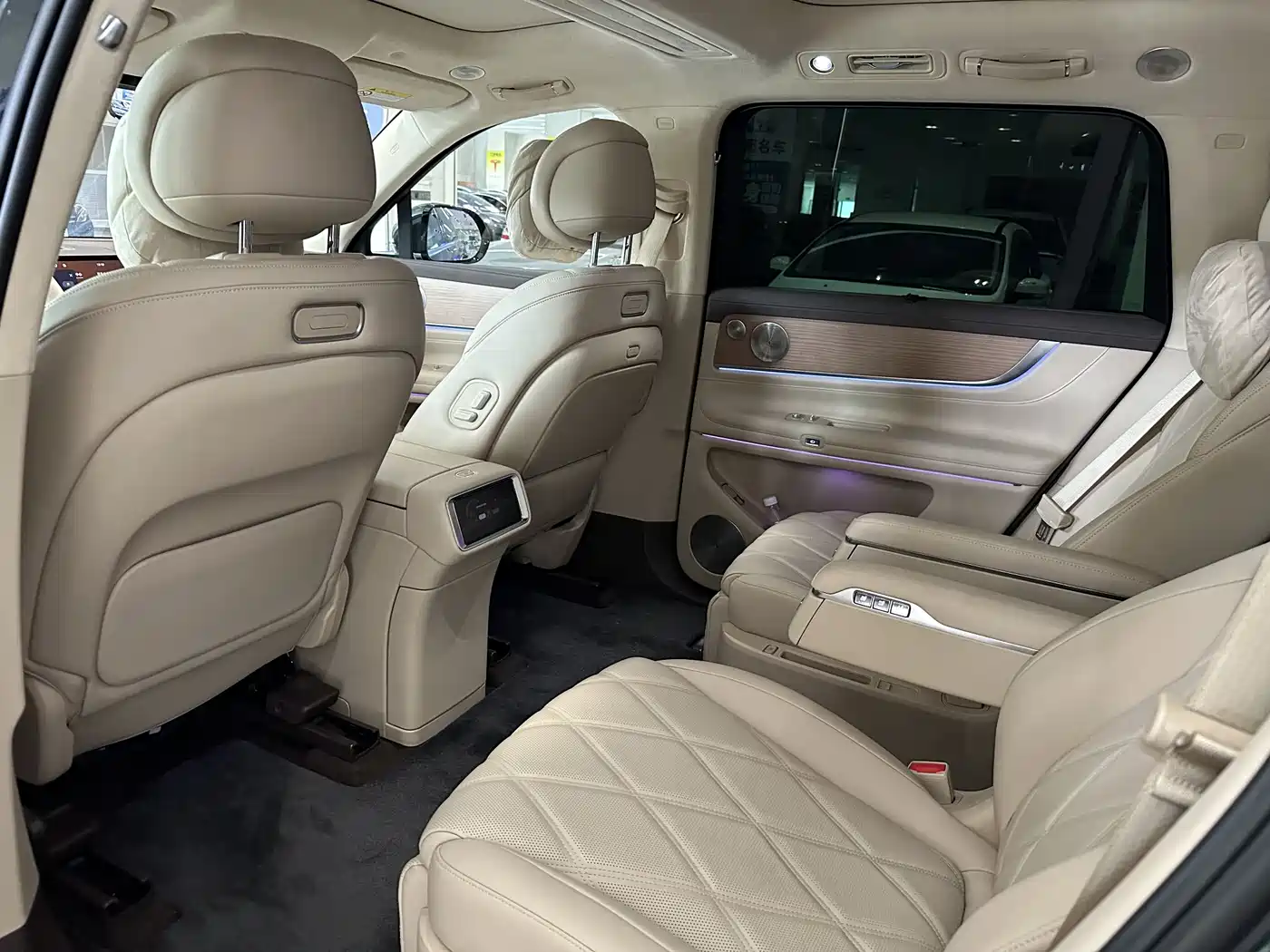 AITO Wenjie AITO M9 2025 Pure Electric Ultra 100kWh 6-Seater фото 5