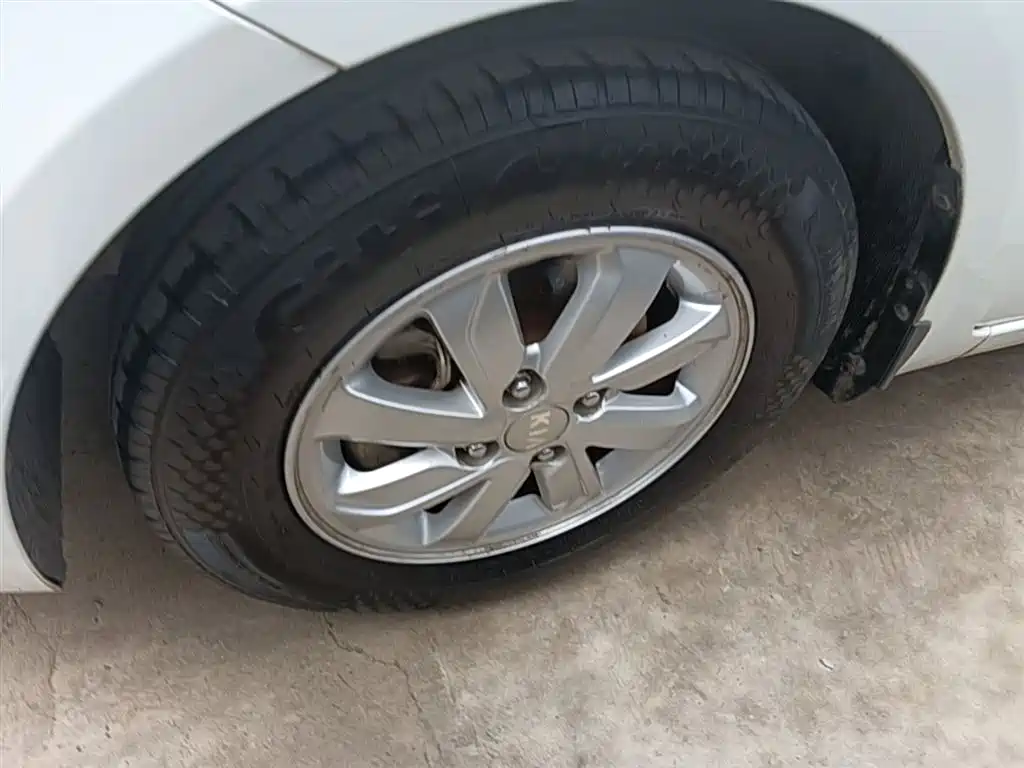 Kia K2 2015 Sedan 1.4L MT GLS фото 23
