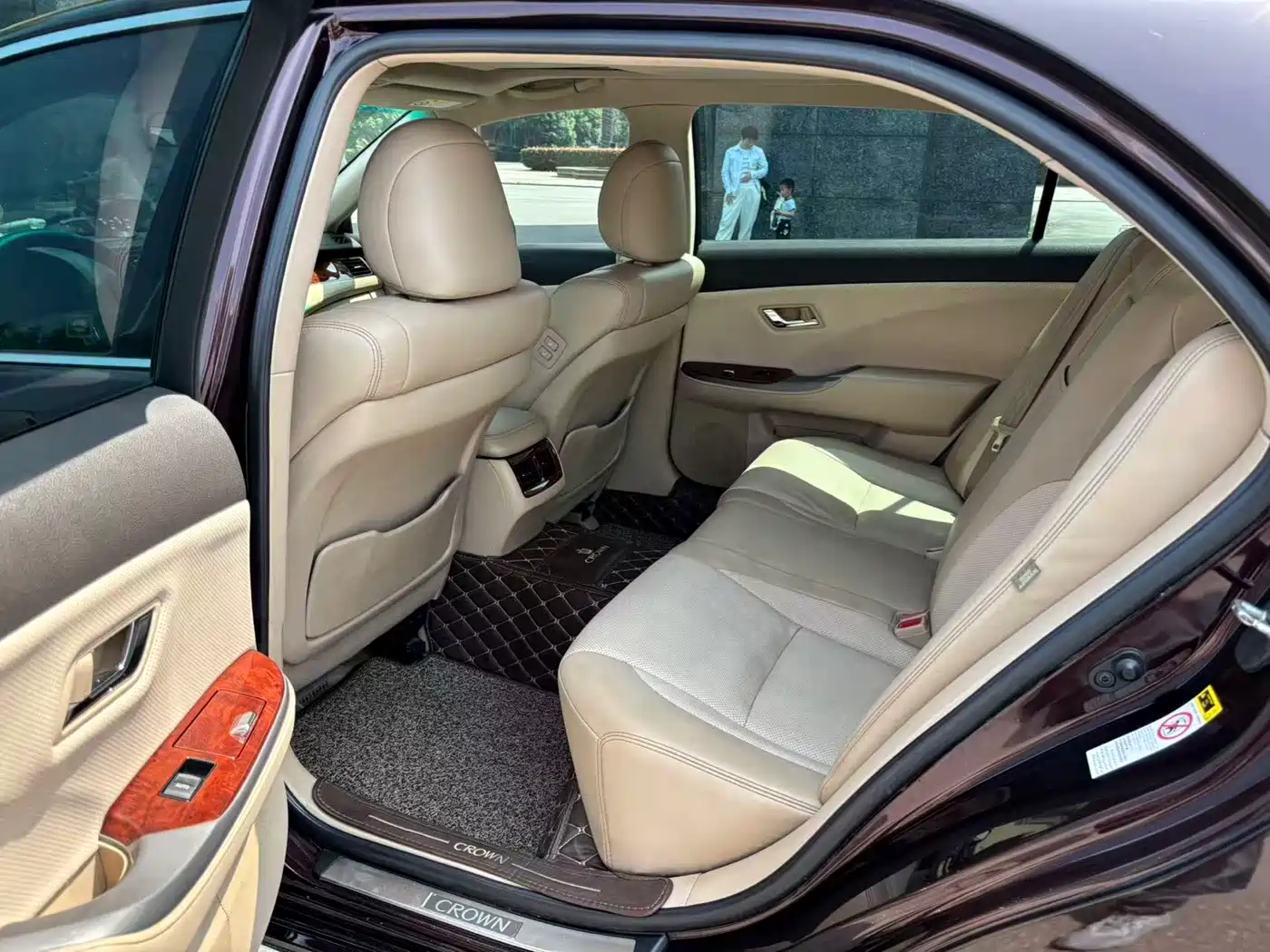 Toyota Crown 2012 2.5L Royal Leather Edition фото 7