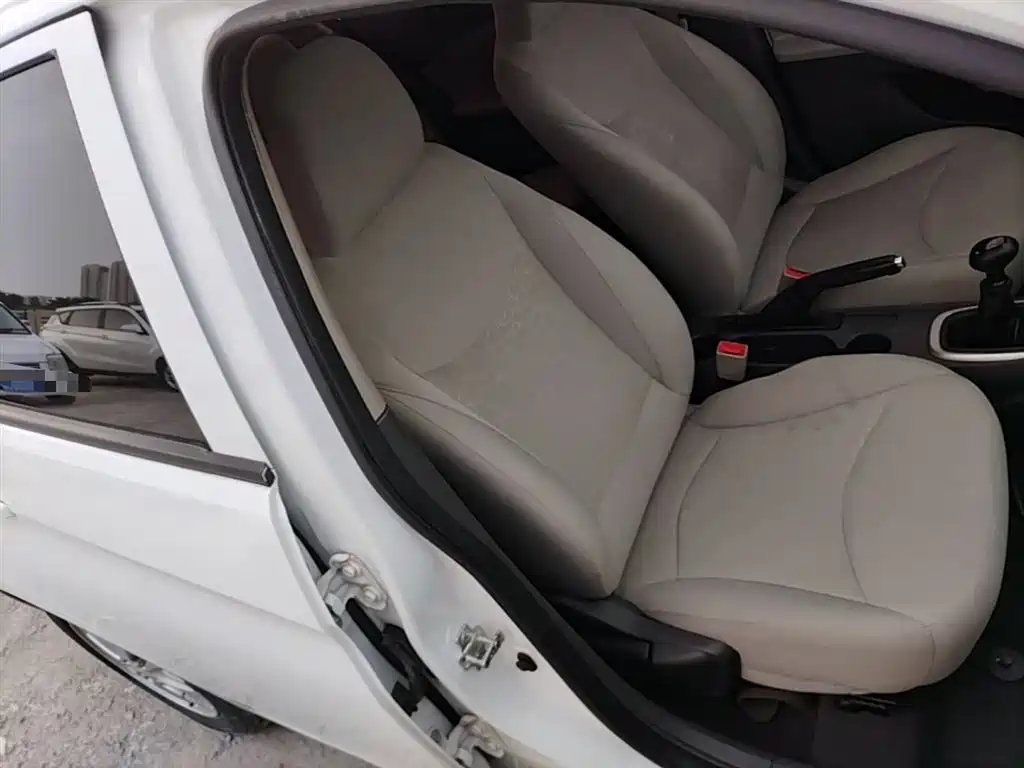 Chevrolet Sail 2015 Sail 3 1.5L Manual Ideal Sunroof Edition фото 25