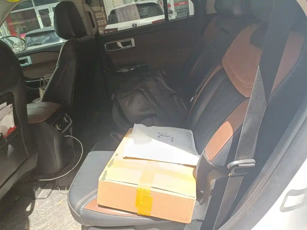 FORD EXPLORER