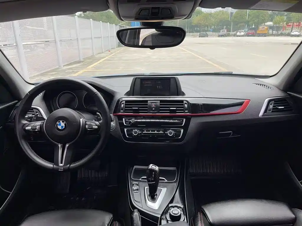 BMW 1 Series (Import) 2018 118i Sport Design Package фото 6