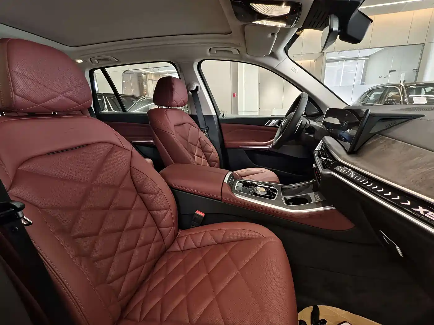 BMW X5 2026 xDrive 30Li Luxury M Sport Night Edition Package фото 9